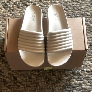 GIRLFRIEND COLLECTIVE RESLIDE SIZE 8